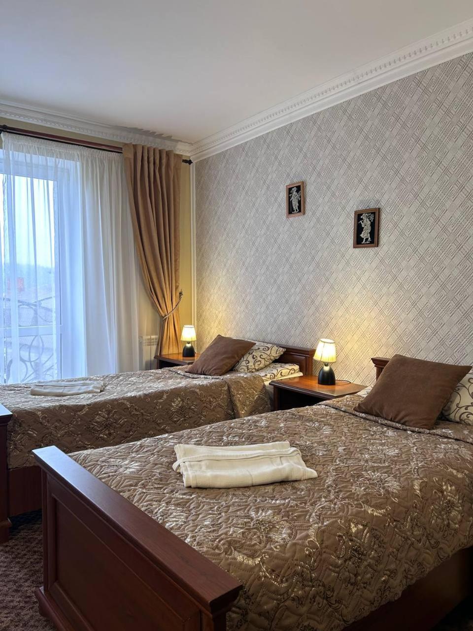 Hotel Three Korony Skhidnytsia Exterior photo