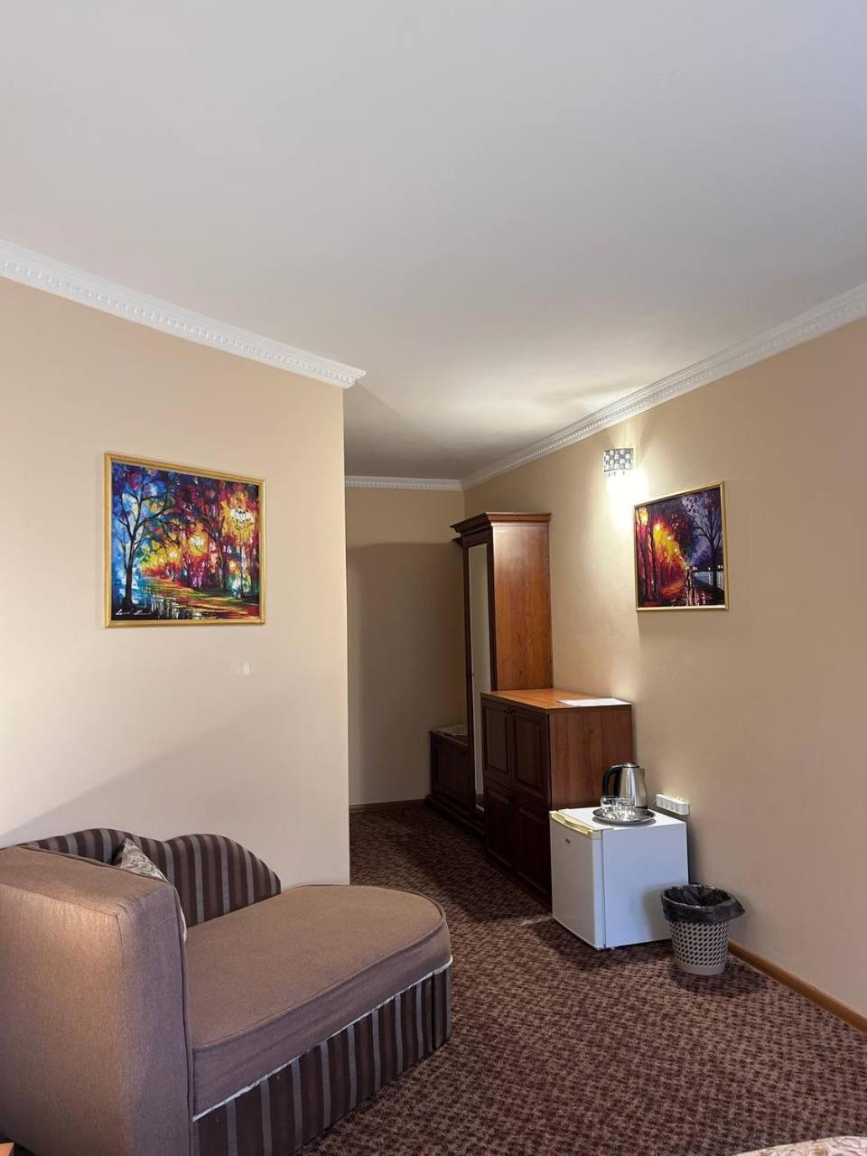 Hotel Three Korony Skhidnytsia Exterior photo