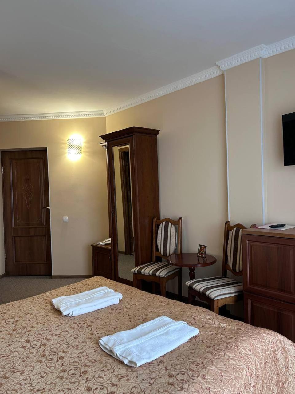 Hotel Three Korony Skhidnytsia Exterior photo